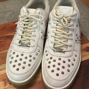 Men’s Nike airforce one downtown spike